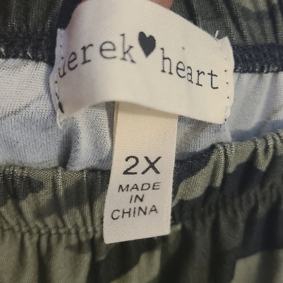 Derek Heart | Women's Green and Black Camouflage Tie-Shoulder Romper (Size 2X) - Picture 3 of 13